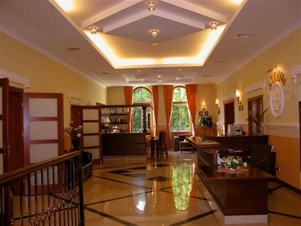 שצ'צ'ין Hotel Atrium מראה חיצוני תמונה